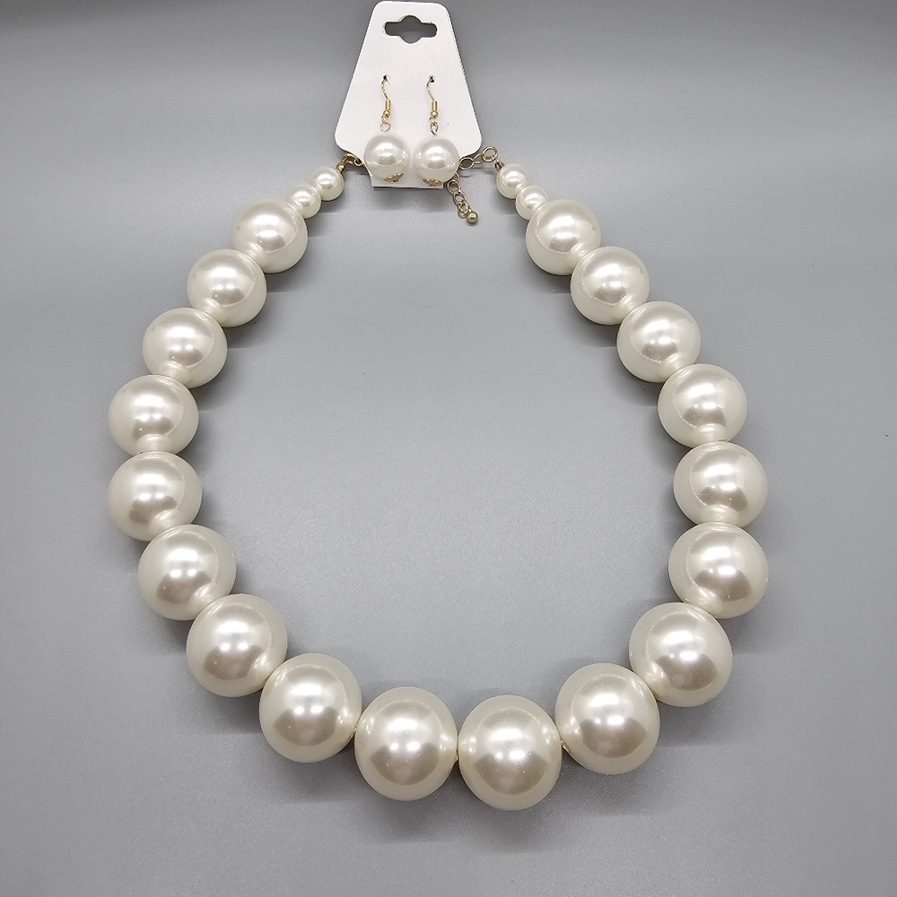 Fashion Jewerly Big White Pearl Gold Necklace & Earring Set